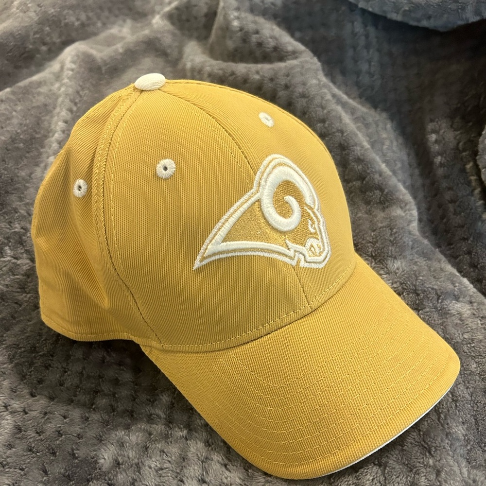 PC super rare and unique unworn NFL LA Rams football gold baseball cap hat